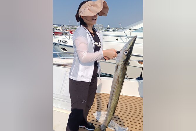 Dubai Deep Sea Fishing 4 hours + BBQ of Catch - Learning More Than One Fishing Method