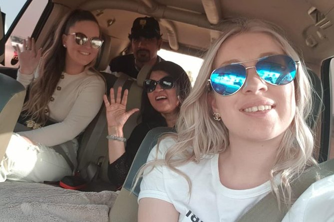 Dubai: Desert Safari 4x4 Dune with Camel Riding and Sandboarding - Clothing, comfort, and practical preparation