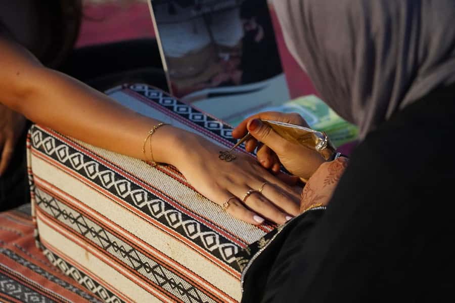 Dubai: Desert Safari, Camel Ride, Show & Optional Dinner - Timing, clothing, and comfort