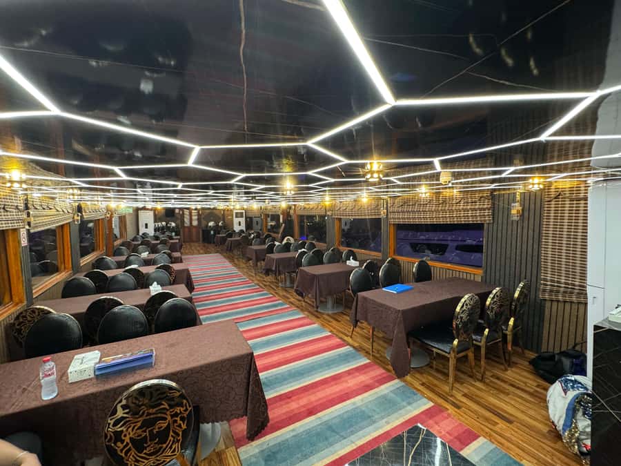 Dubai Dhow Cruise Creek,Marina Shows,Buffet & Drinks options - Who should book this dhow cruise?