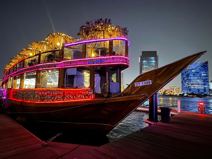 Dubai Dhow Cruise Creek,Marina Shows,Buffet & Drinks options - Dubai Marina: the better choice for lights