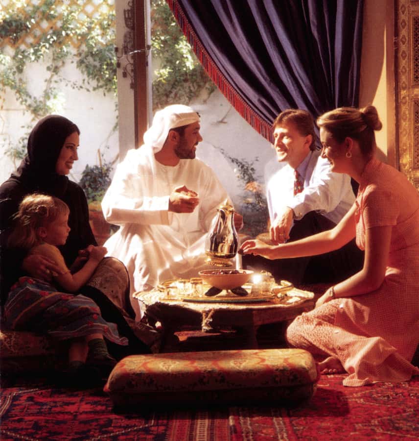 Dubai: Dinner at Sheikh Mohammed Cultural Center - Sitting on cushions and starting with coffee