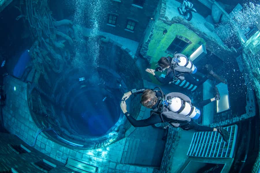 Dubai: Discover Scuba Dive for Beginners at Deep Dive - Why this Dubai pool feels different from ordinary scuba lessons