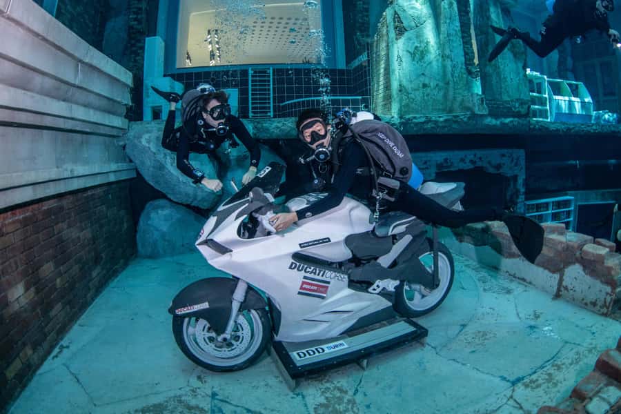 Dubai: Discover Scuba Dive for Beginners at Deep Dive - The first 30 minutes: briefing, equipment, and shallow water practice