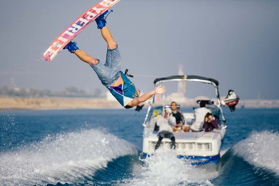 Dubai: Dubai Marina Wakesurfing or Wakeboarding Experience - The coaching makes the difference