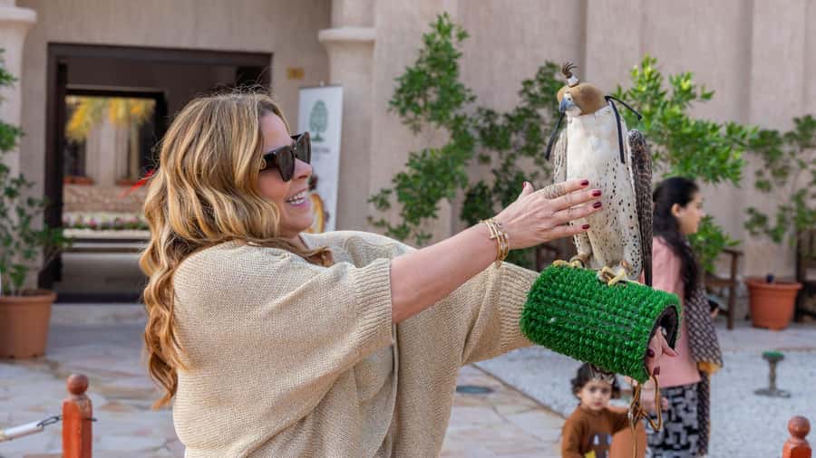 Dubai: Emirati Cultural Experience with Emirati Meal - Entering Jumeirah Mosque Majlis
