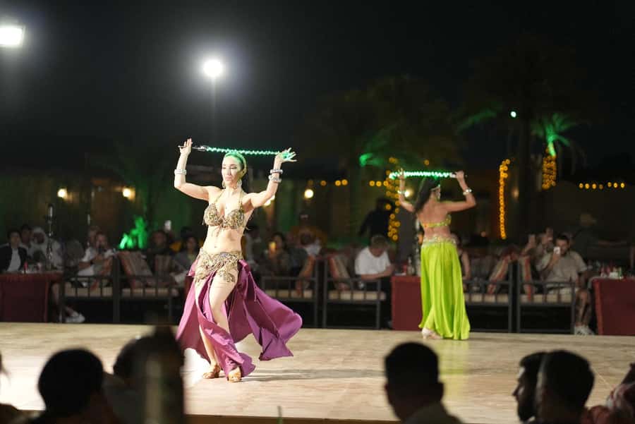 Dubai: Experience 60 Minutes Quad bike & BBQ Dinner - Camel ride and falcon photo stop