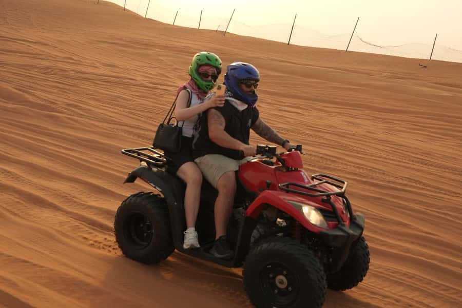 Dubai: Experience 60 Minutes Quad bike & BBQ Dinner - The Al Aweer camp and BBQ dinner