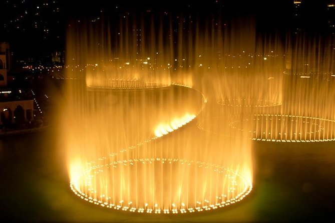 Dubai: Fountain Show and Burj Lake Ride by Traditional Boat - Timing your Downtown Dubai visit