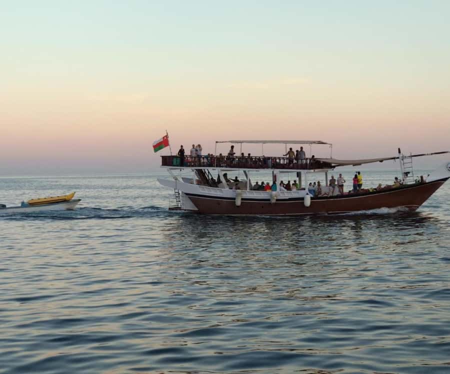 Dubai: Full-Day Sea Safari to Musandam - Buffet lunch and food on board