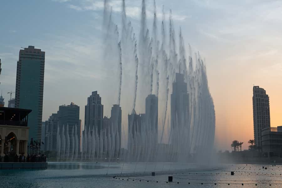 Dubai Full-Day Spanish Language Tour - City of Contrasts - Crossing Dubai Creek by abra