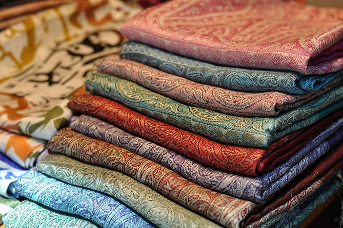Dubai Full-Day Spanish Language Tour - City of Contrasts - Textile Souk and the old trading quarter