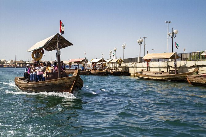 Dubai Full-Day Spanish Language Tour - City of Contrasts - Spices and stories at Dubai Spice Souk