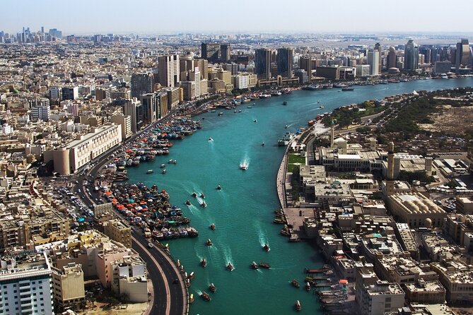 Dubai Full Day Tour without Lunch from Abu Dhabi - Guides, audio commentary, and the human factor