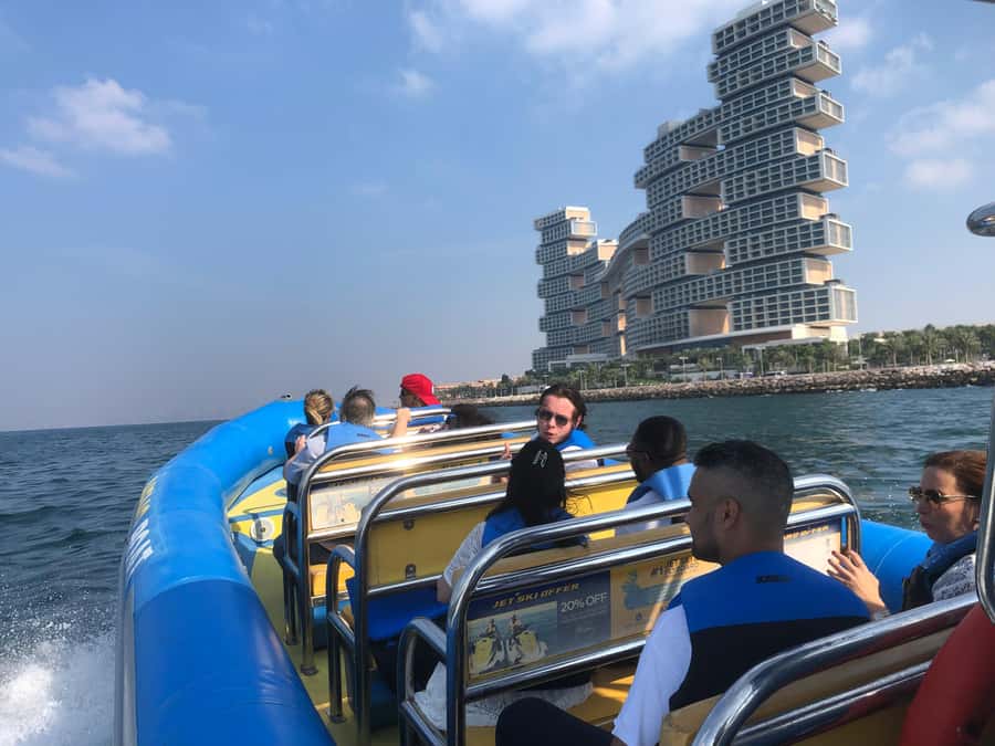 Dubai: Guided Speedboat Tour with City Sights & Ice Cream. - Meeting the crew at Umm Suqeim
