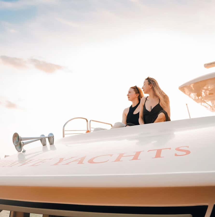 Dubai Harbor: Luxury Yacht Tour with BBQ Options - Choosing the upper deck or air-conditioned lounge