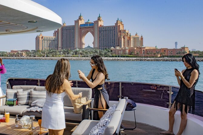 Dubai Harbour Super Yacht Experience with gourmet & Drinks - Food, drinks, and the open-bar feel