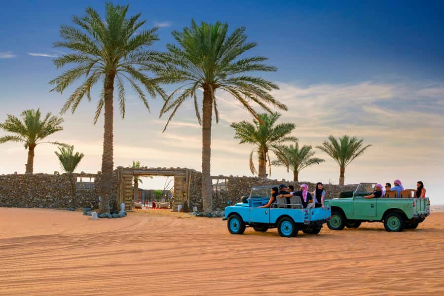 Dubai: Heritage Safari in Vintage Land Rover with Dinner - Stargazing under a darker desert sky