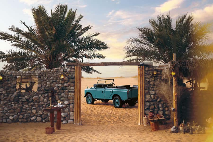 Dubai: Heritage Safari in Vintage Land Rover with Dinner - Falconry as the sun drops