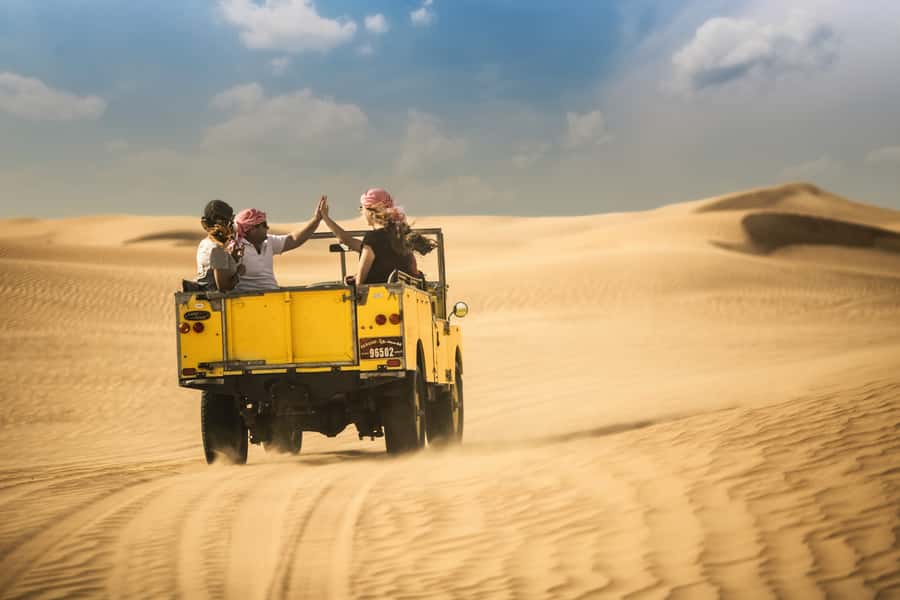 Dubai: Heritage Safari in Vintage Land Rover with Dinner - Four courses of Emirati and regional food