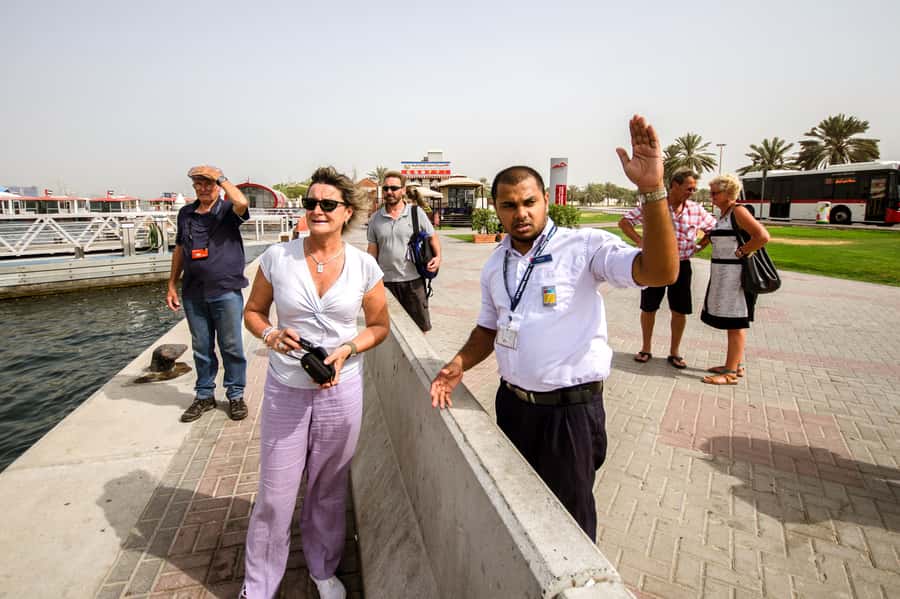 Dubai: Historic City Highlights Day Trip - What the guides add to the experience
