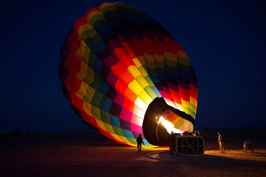 Dubai: Hot Air Balloon Ride & Falcon Show Over the Desert - Tea, coffee, and the balloon inflation