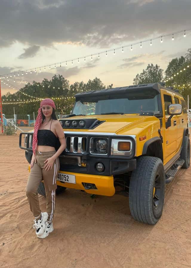 Dubai Hummer Safari Adventure & Traditional Dress Photoshoot - Who should book this desert safari?
