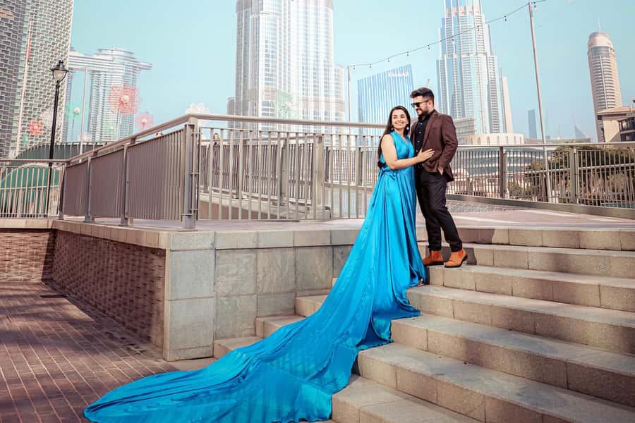 Dubai: Iconic Burj Khalifa Pre-Wedding Photoshoot - Dandelion Light Sculpture takes the longest creative stop