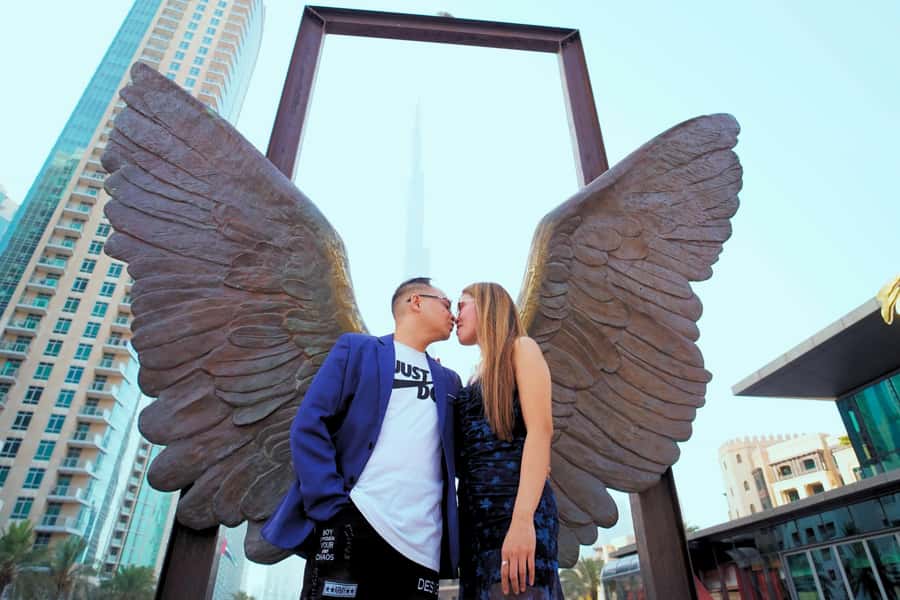 Dubai: Iconic Burj Khalifa Pre-Wedding Photoshoot - The photographer makes or breaks the session