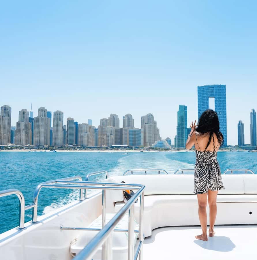 Dubai: Instagrammable Yacht Tour with Drinks & Ain/JBR Views - What the 60-minute route shows you