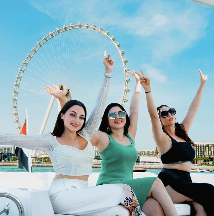 Dubai: Instagrammable Yacht Tour with Drinks & Ain/JBR Views - Who will enjoy this most
