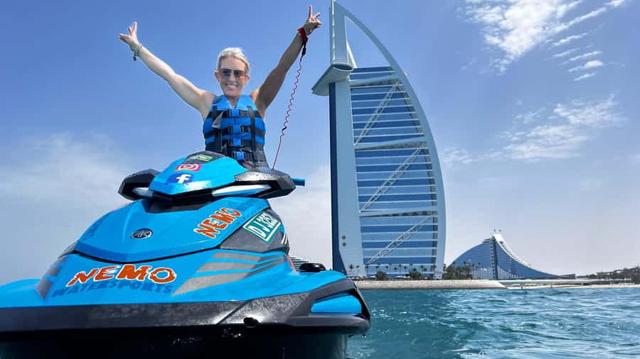 Dubai: Jet Ski to Atlantis with Videos, Photos and Ice Cream - Five minutes of safety before the throttle