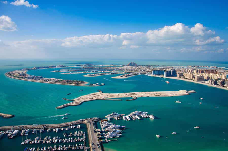 Dubai Jumeirah Parasailing adventure with breathtaking views - Safety first, then a smooth lift into the air