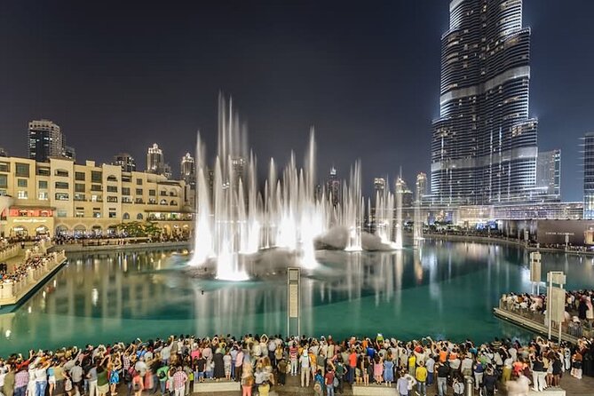 Dubai Layover Night Experience | See the City of Lights - Palm Island is seen as part of the drive