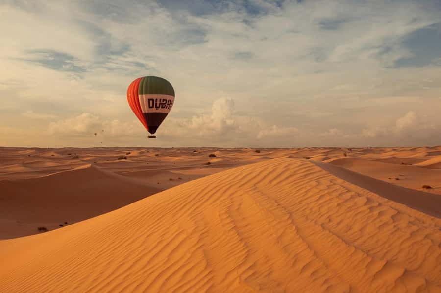 Dubai: Luxury Balloon Flight with Michelin-Curated Breakfast - One hour above the Dubai Desert