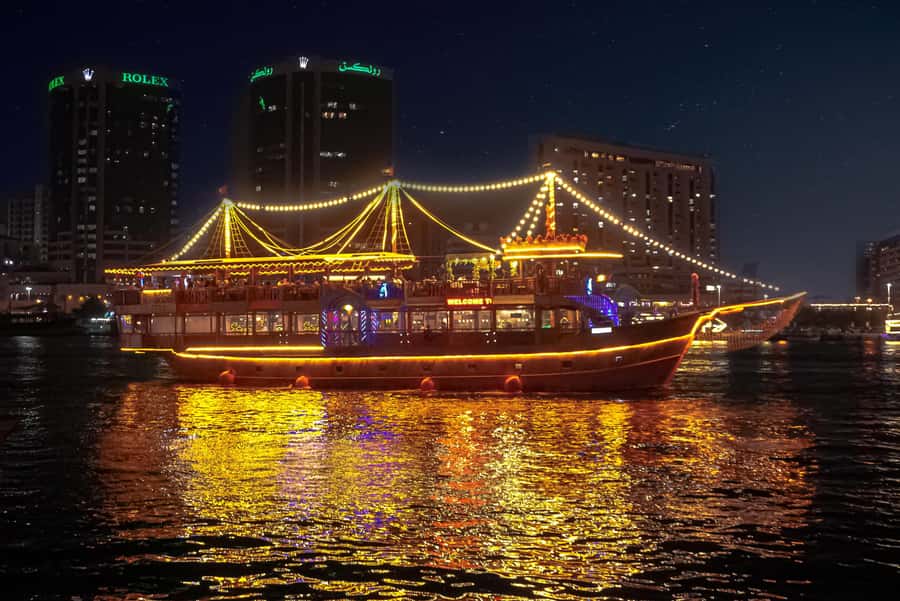 Dubai: Luxury Dinner Cruise with Live Music - Key points before you book