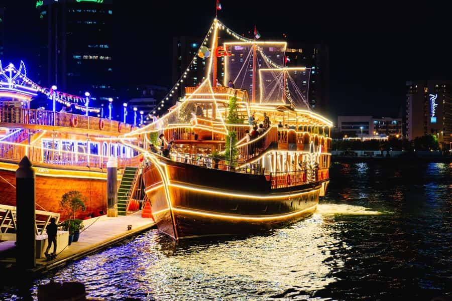 Dubai: Luxury Dinner Cruise with Live Music - The buffet: good value, modest expectations