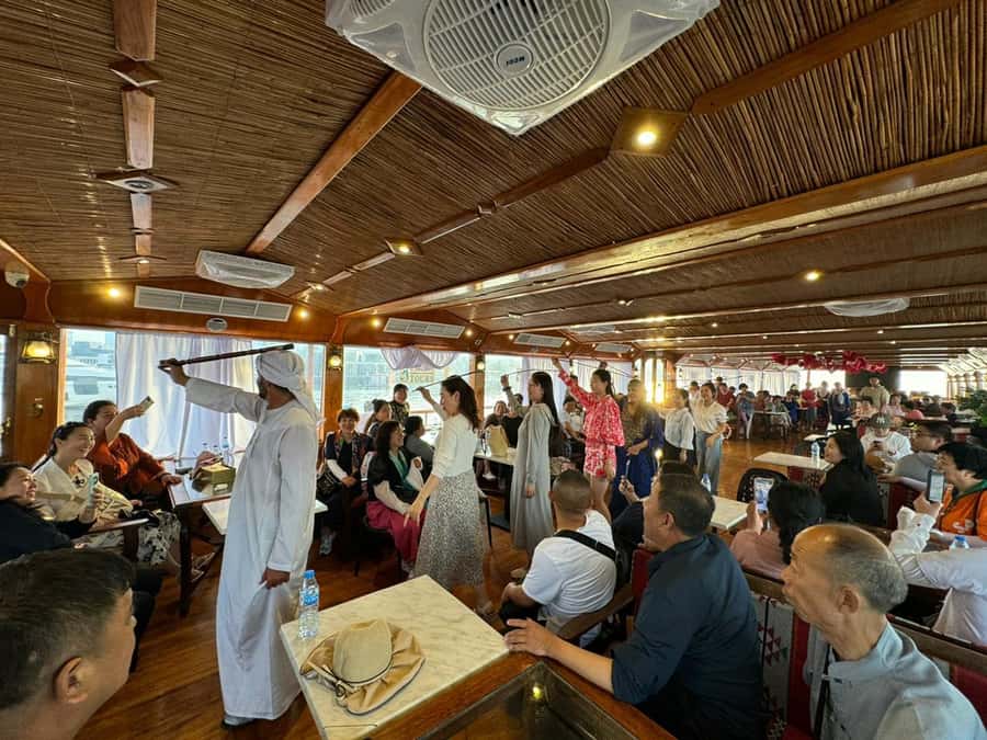 Dubai: Luxury Dinner Cruise with Live Music - Old Dubai, Heritage Village, and the modern skyline