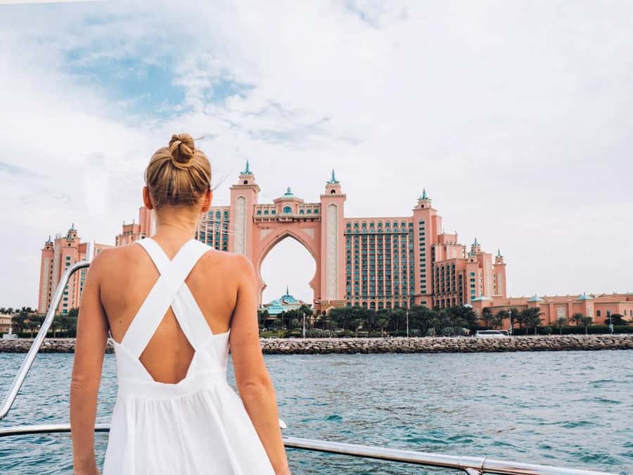 Dubai: Luxury Sunset Yacht Tour with Snacks and Drinks - Why this $21 yacht cruise works so well