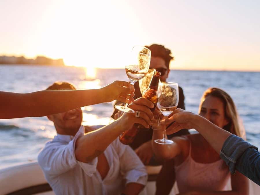 Dubai: Luxury Sunset Yacht Tour with Snacks and Drinks - BBQ, drinks, and the difference between each departure
