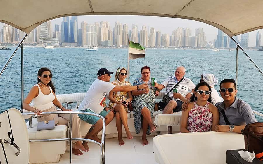 Dubai: Luxury Sunset Yacht Tour with Snacks and Drinks - The photo service is a real part of the experience