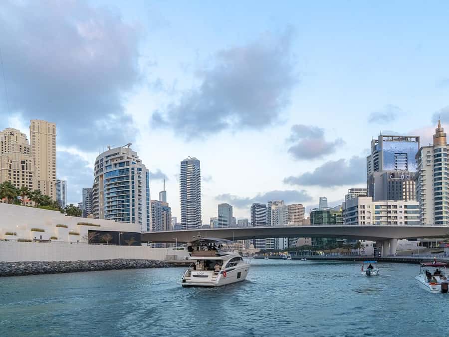 Dubai: Luxury Sunset Yacht Tour with Snacks and Drinks - Who should book this Dubai sunset cruise