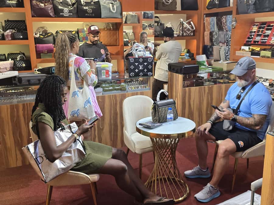 Dubai: Magic & Secret new Shopping Tour - Stop one: the store where prices stay under $5