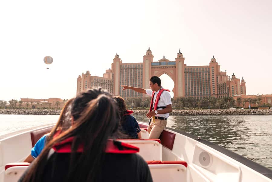 Dubai Marina: 1-Hour Luxury Sightseeing Speedboat Tour - Key points at a glance