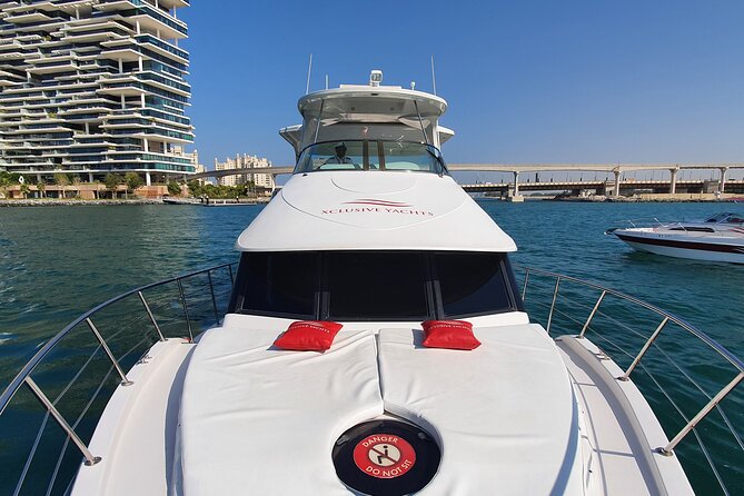 Dubai Marina 1hr Yacht tour with Drinks - Daytime or evening: choose for comfort