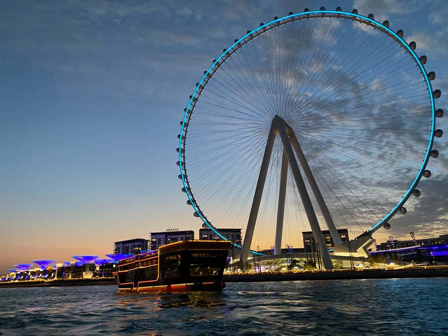 Dubai Marina: Dinner Cruise in a Traditional Boat - The red-carpet entrance and four-deck layout