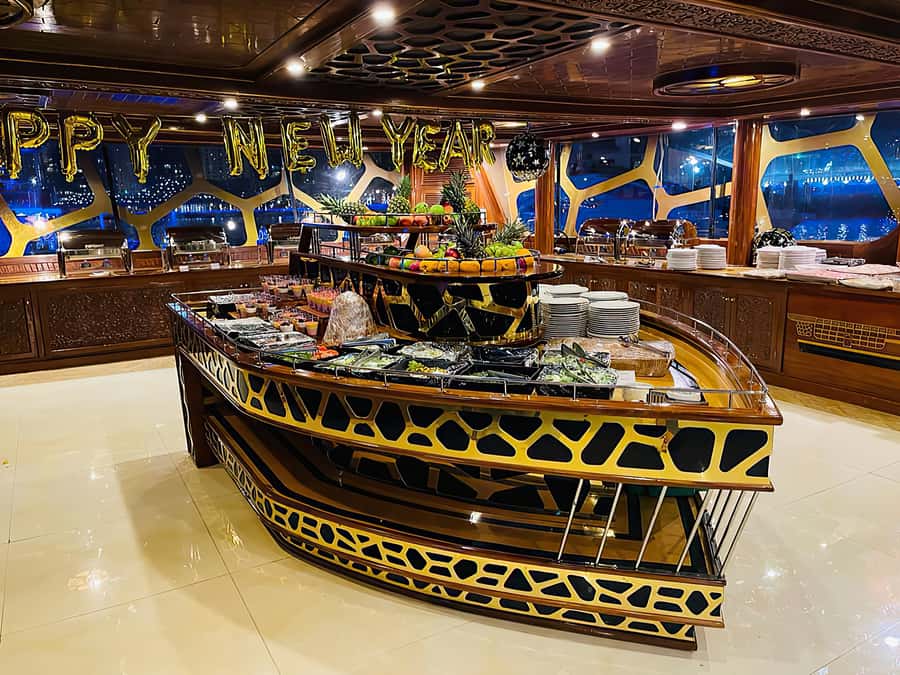 Dubai Marina: Dinner Cruise in a Traditional Boat - Meeting point, arrival time, and what to bring