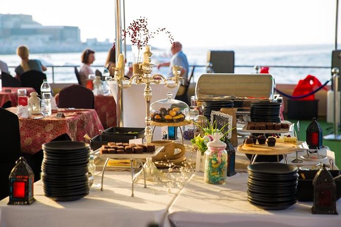 Dubai Marina Dinner Cruise with Live Music & Open Bar - A polished boat and a short Dubai evening