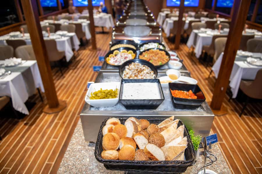 Dubai Marina: Luxury Dinner Cruise, Live Show, Open Bar & DJ - Upper deck views or air-conditioned comfort