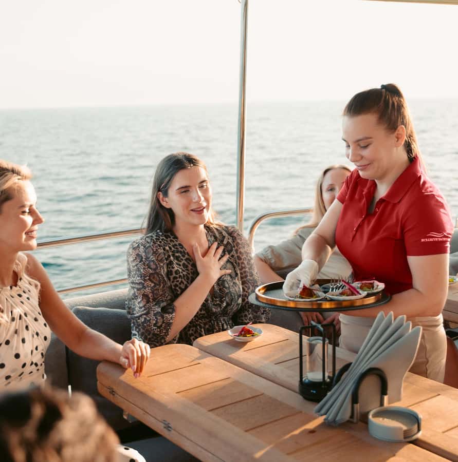 Dubai Marina: Luxury Yacht Tour with Breakfast or BBQ Option - Palm Jumeirah, Atlantis, and Burj Al Arab